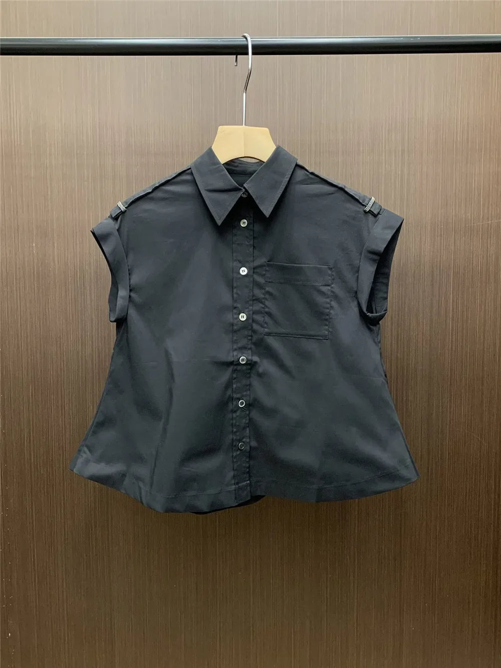 Mouwloze blouse met kralenketting Zonnegloed