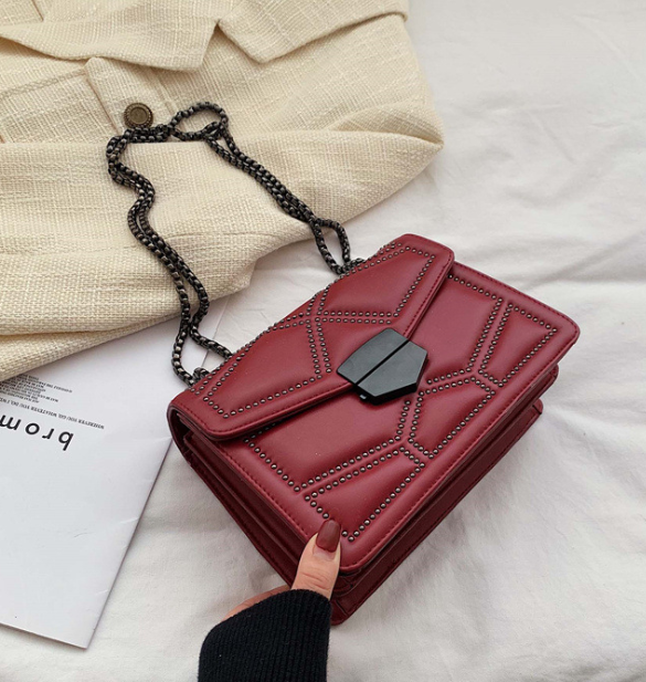 Dames Crossbody Tas met Ketting en Studs Klein en Stijlvol