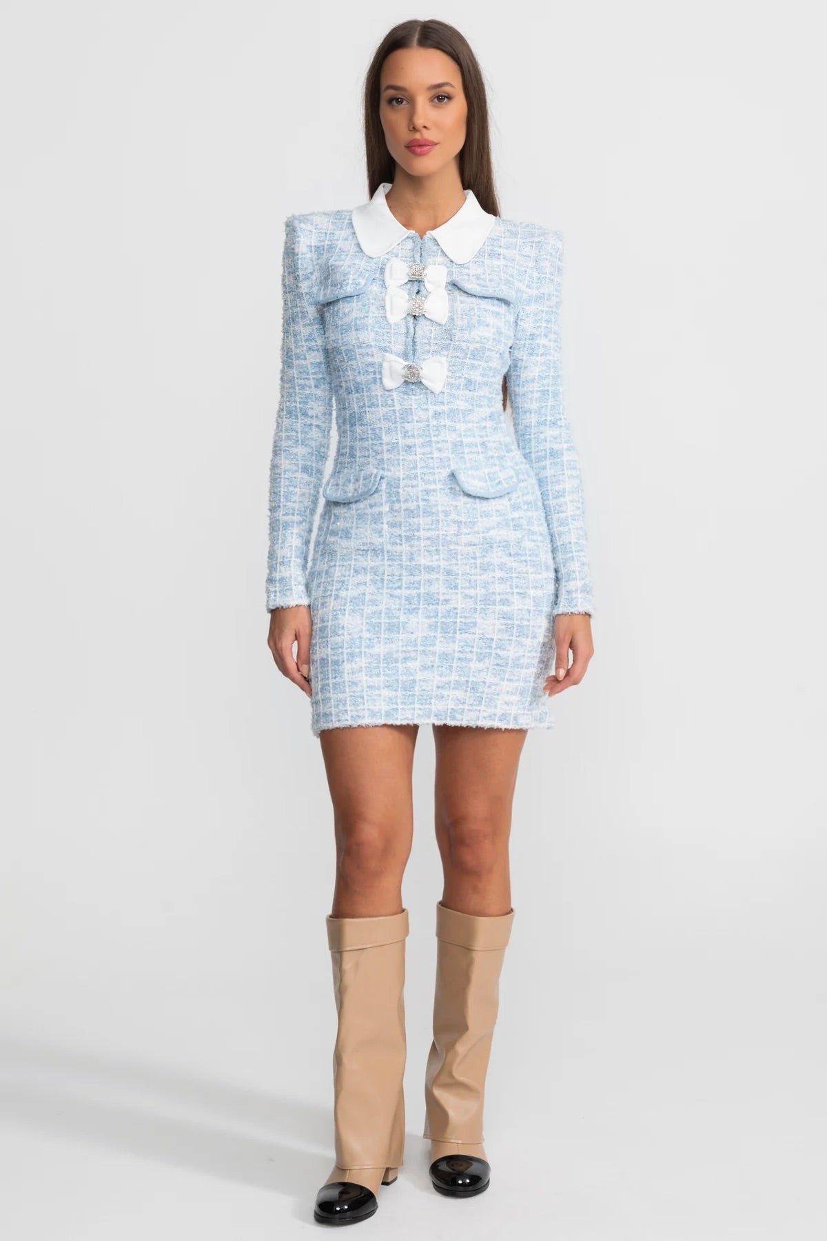 Tweed Mini Jurk met Contrasterende Kraag, Strik en Kristalaccenten