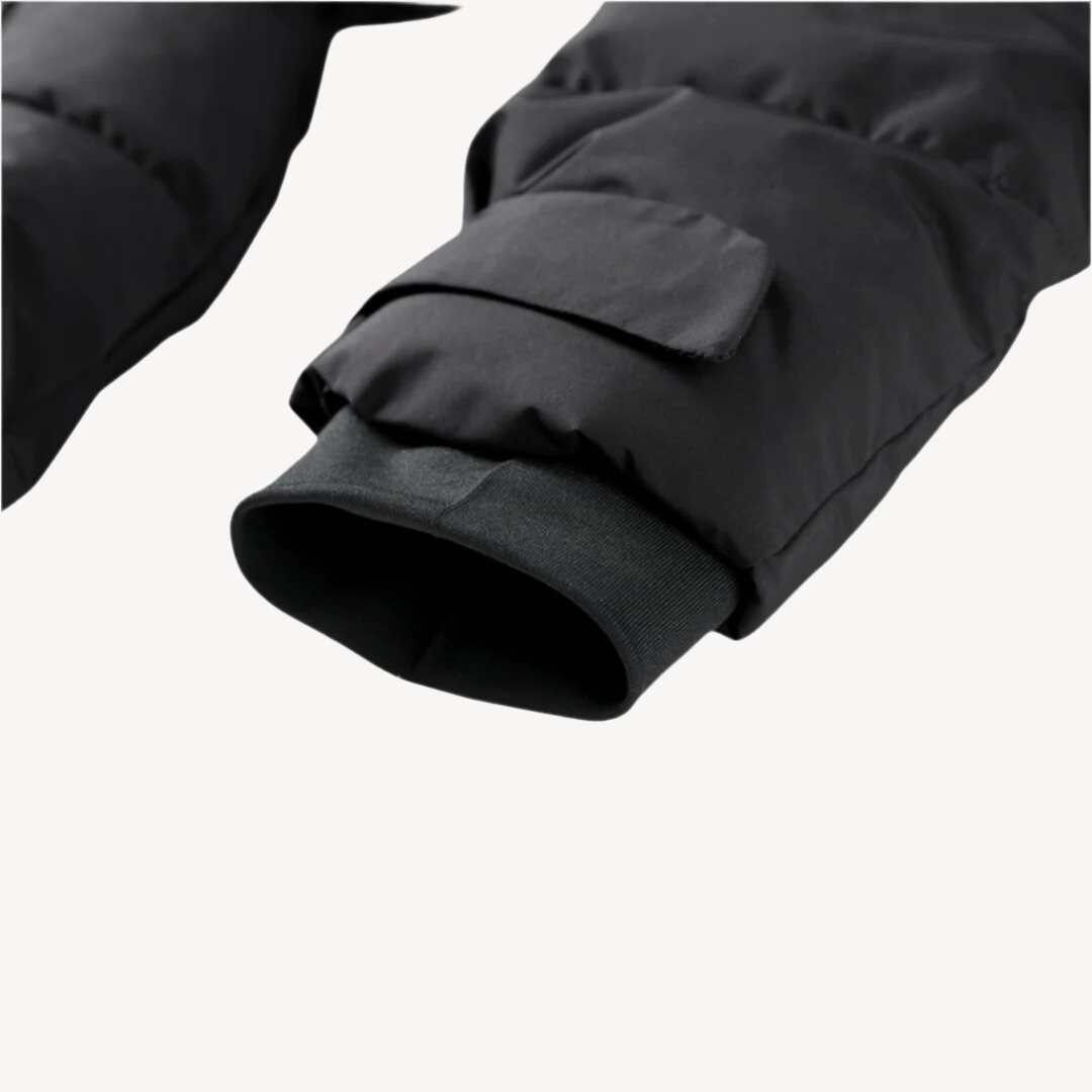 BerlinGlamour | Zwarte pufferjas voor dames met riem in de taille en hoge kraag 6