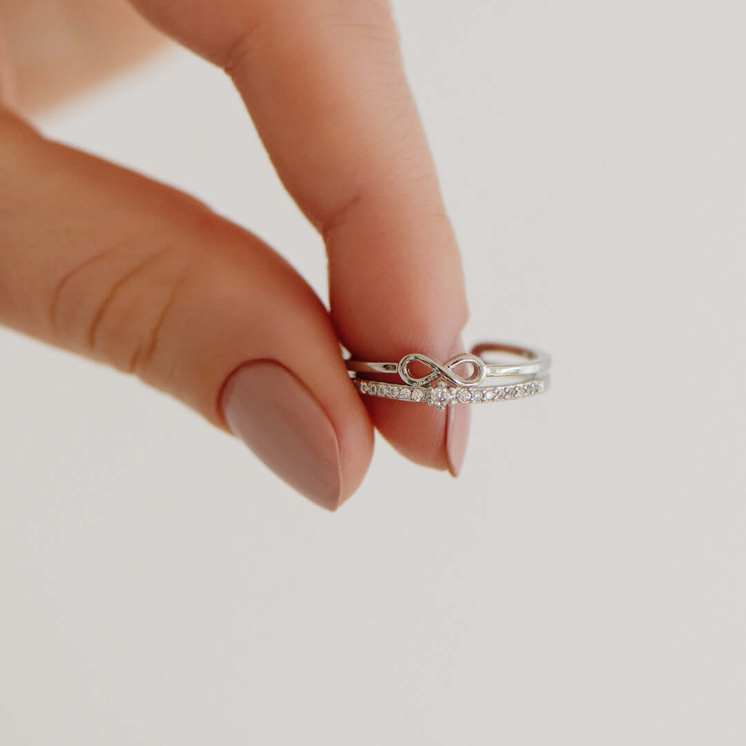 Eenvoudige Zilveren Liefdes Ring