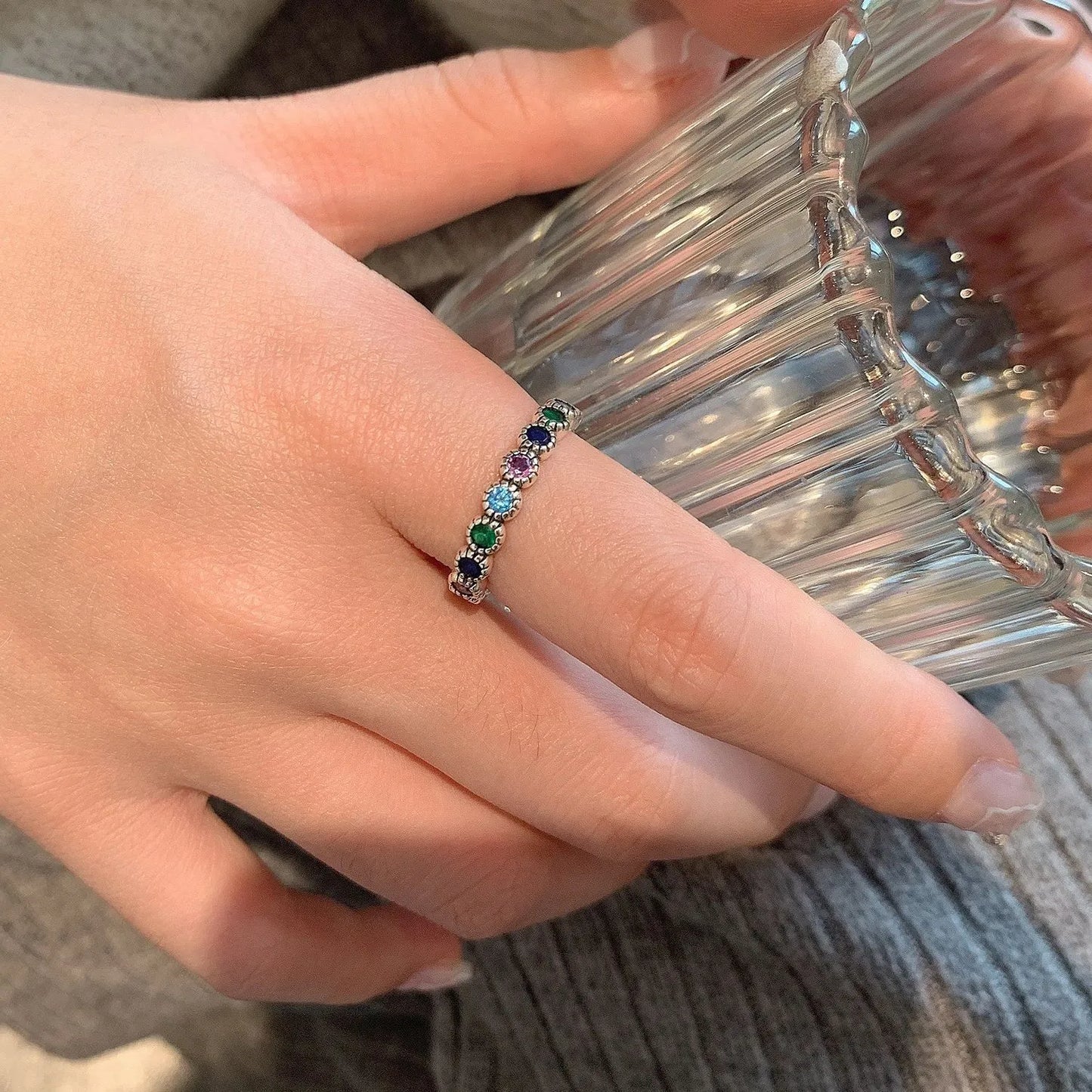 Zilveren Bloemen Ring met Unieke Steen Details