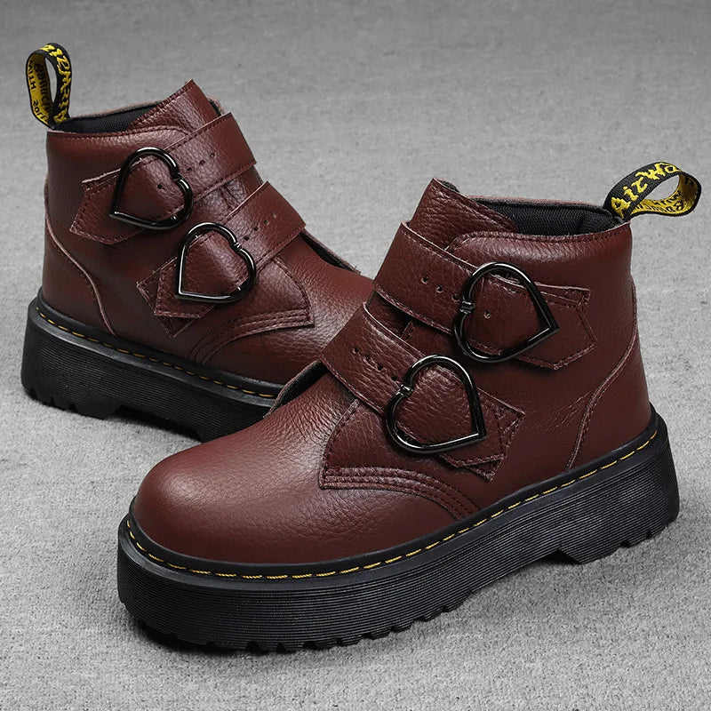 Dames Enkelboots met Hartvormige Gespen – Comfortabel & Stijlvol
