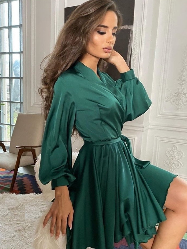 Elegante Satijnen Jurk Lange Mouwen Ruches