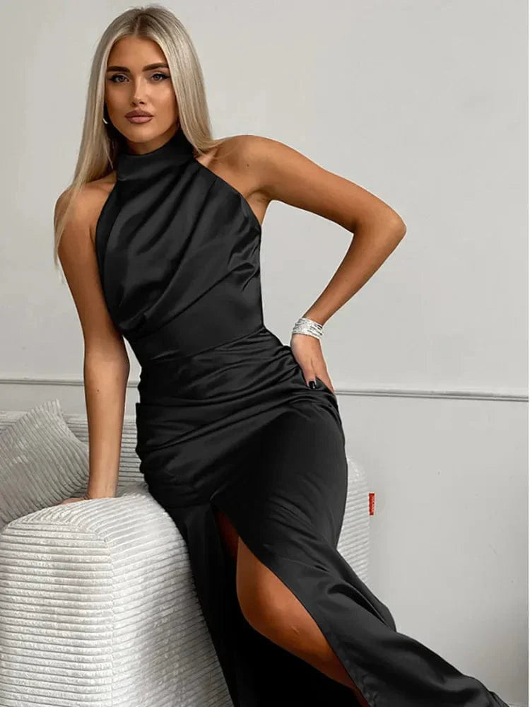 Elegante Halterjurk van Satin met Diepe Beenopening