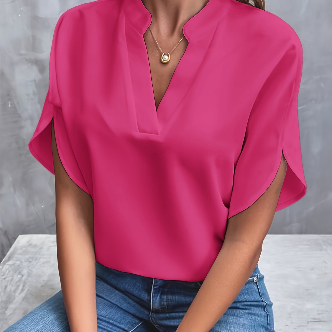 Vrouwelijke Blouse Split Hals Comfortabel en Stijlvol