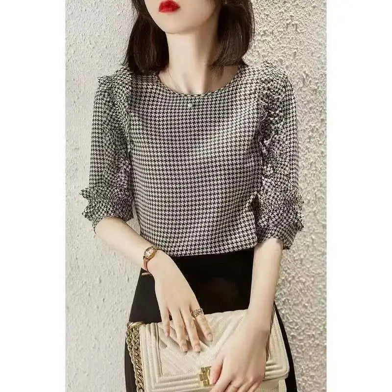 Dazzle Fashion's Gedrukte Ruches Houndstooth Blouse voor Zomerse Mode!