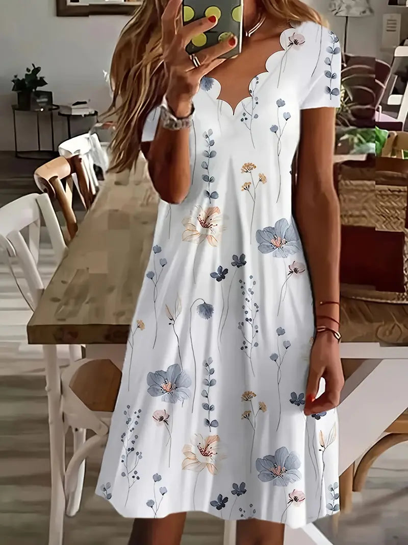 Jurk met Bloemenprint en Parelmoer Versiering - Mode Vibes