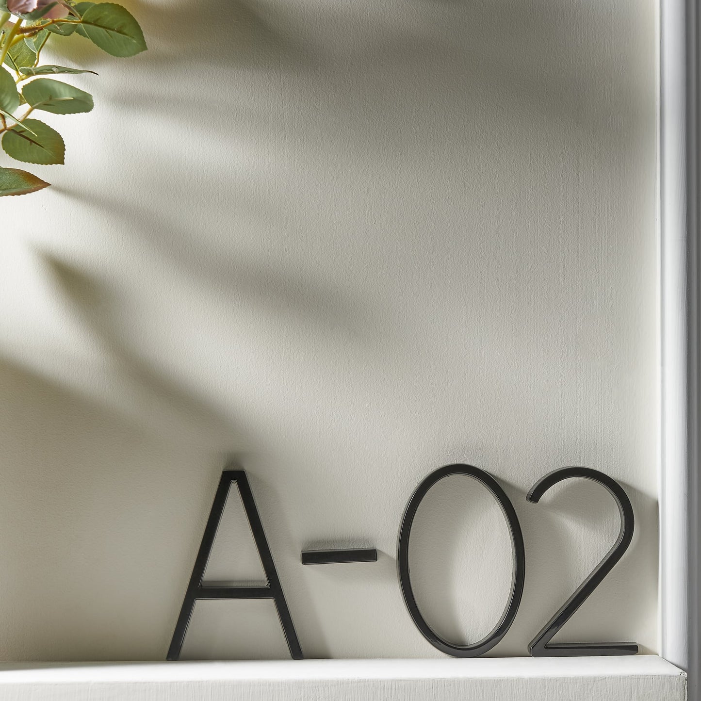 Zwarte Huisnummers met Zwevend Design Modern