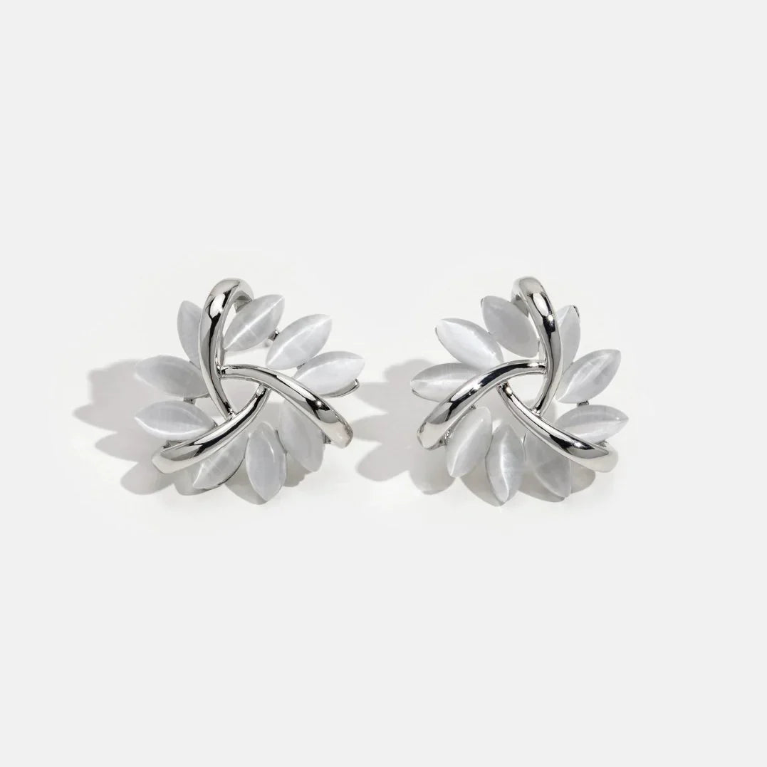 Gouden Oorknopjes met Opalen Bloem Design