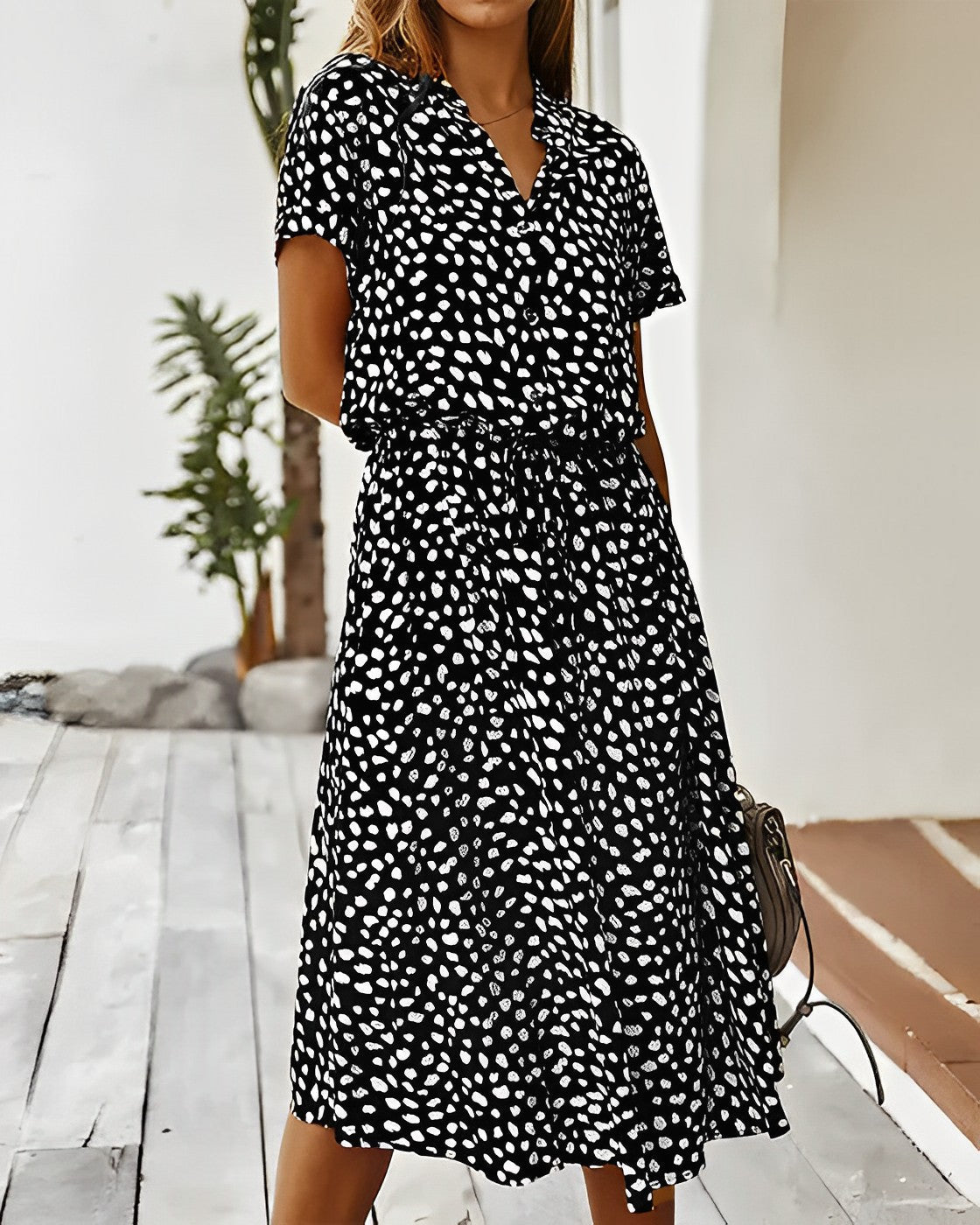 Vrouwelijke Zomerjurk met Kleurrijke Bloemenprint