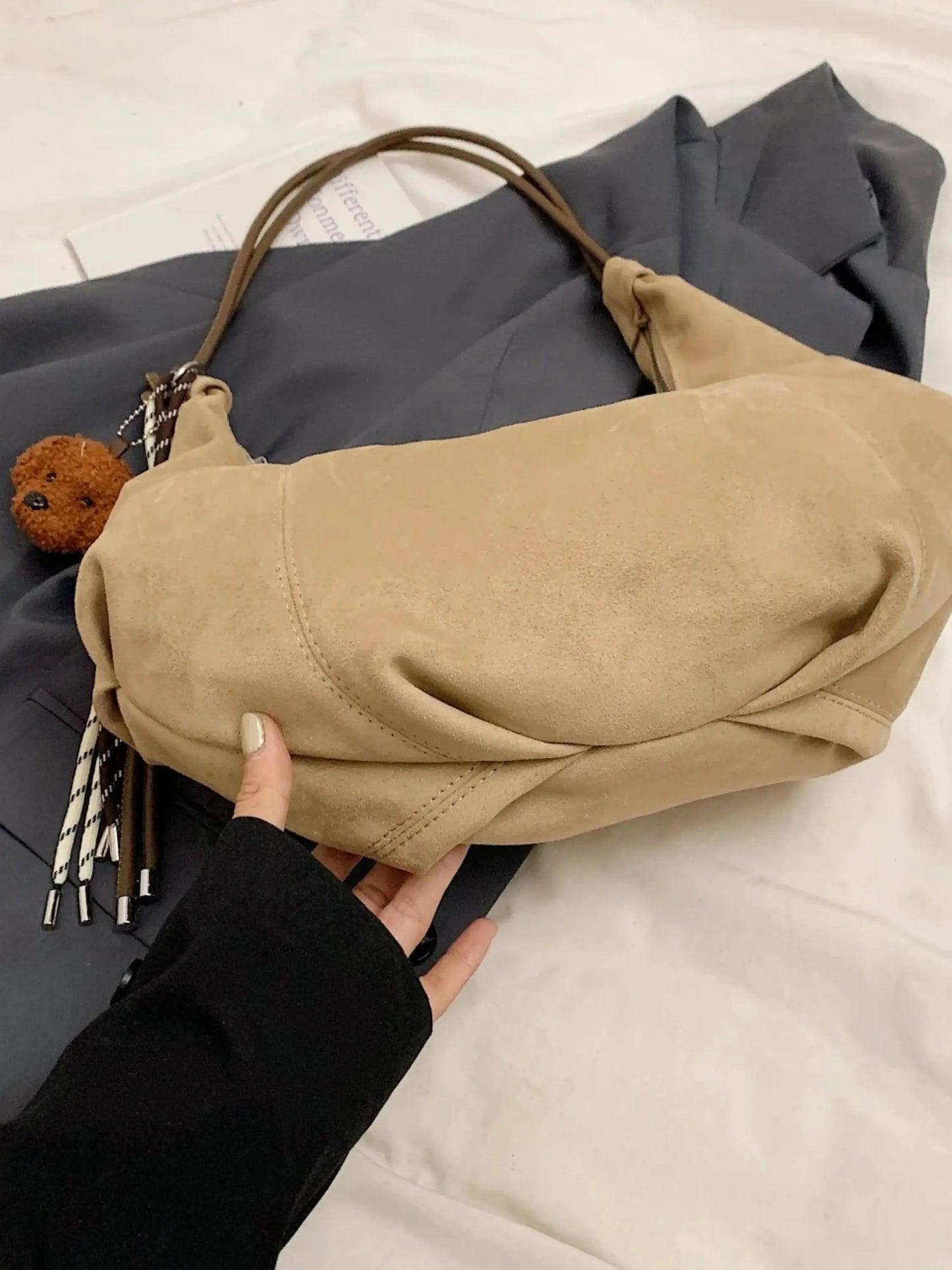 Boho Chic Suède Schouder tas met Speelse Details