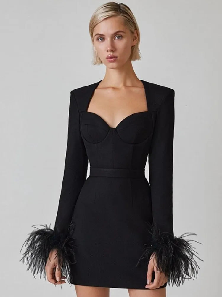 Kort Jurk Elegante Minirok voor Vrouwen met Veer Details - Mode Vibes