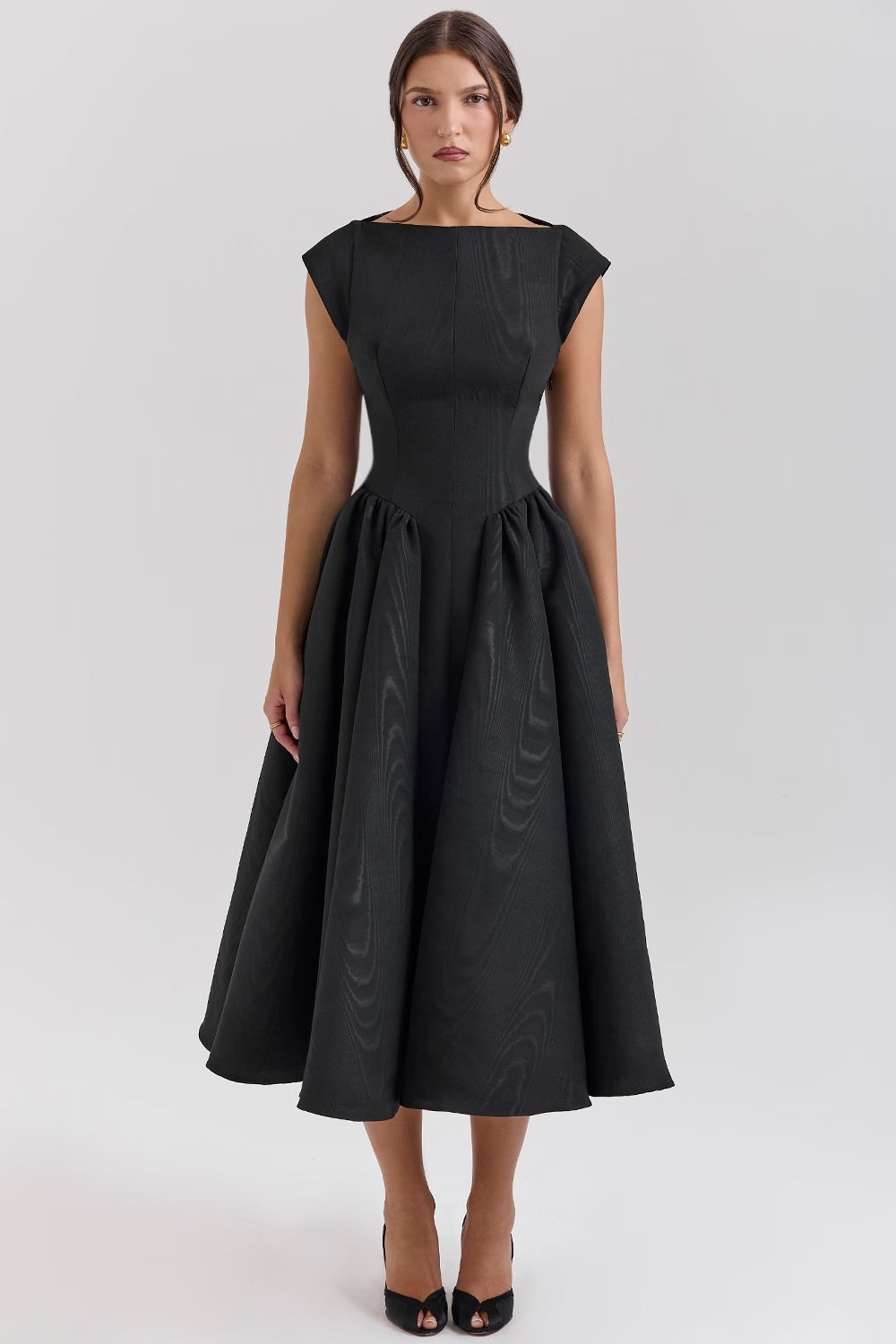 Elegante Jurk met Tijdloos Design voor een Flatterende Pasvorm - Mode Vibes