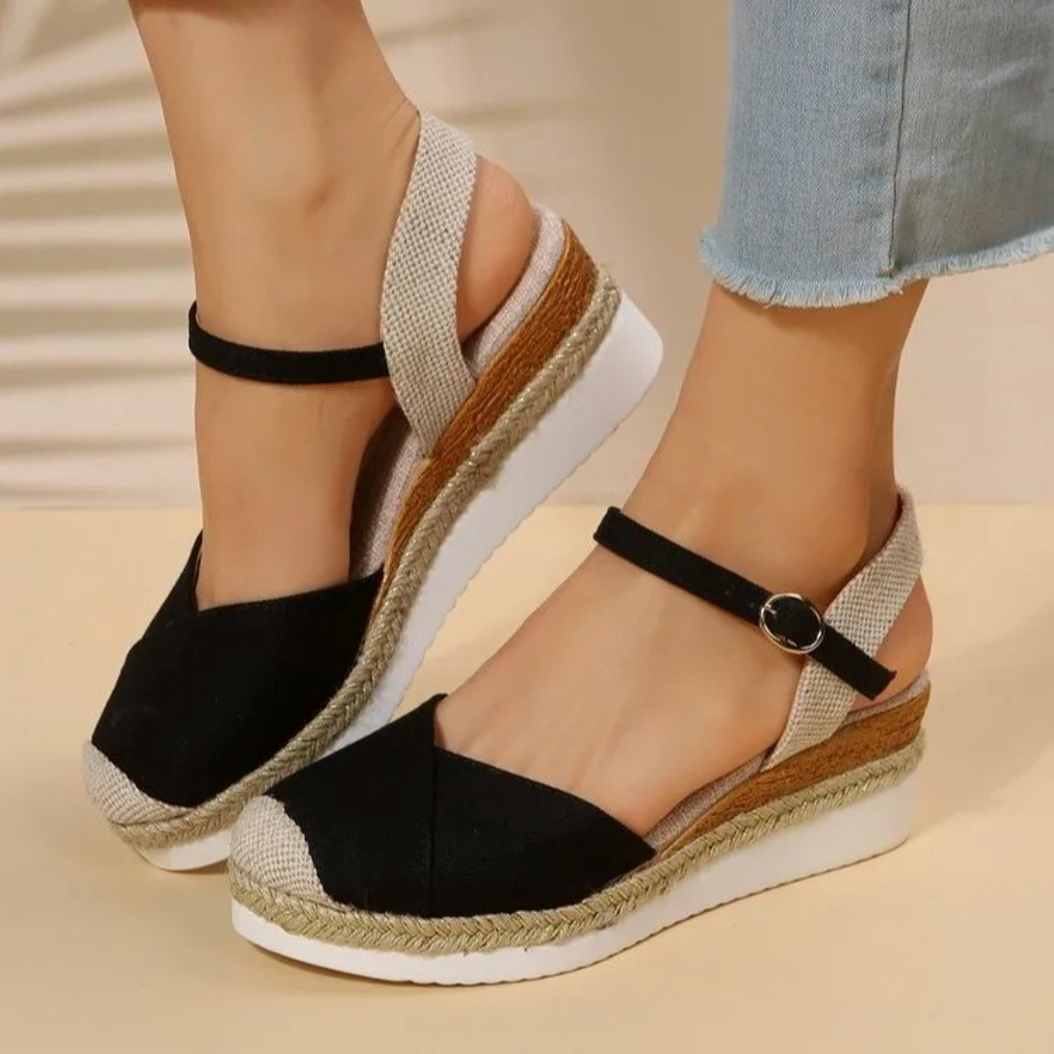 Dames Sandalen met Gesp Sluiting en Gesloten Neus - Mode Vibes