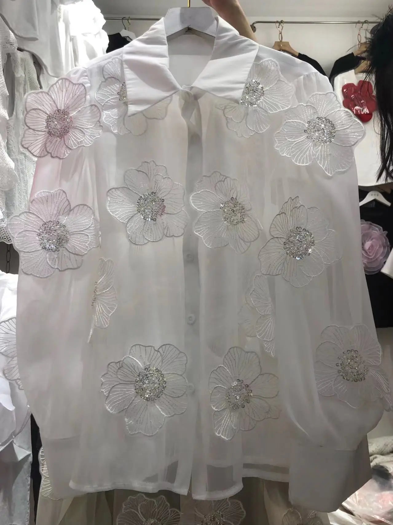 Verleidelijke Mesh Blouse met Pailletten en Bloemen
