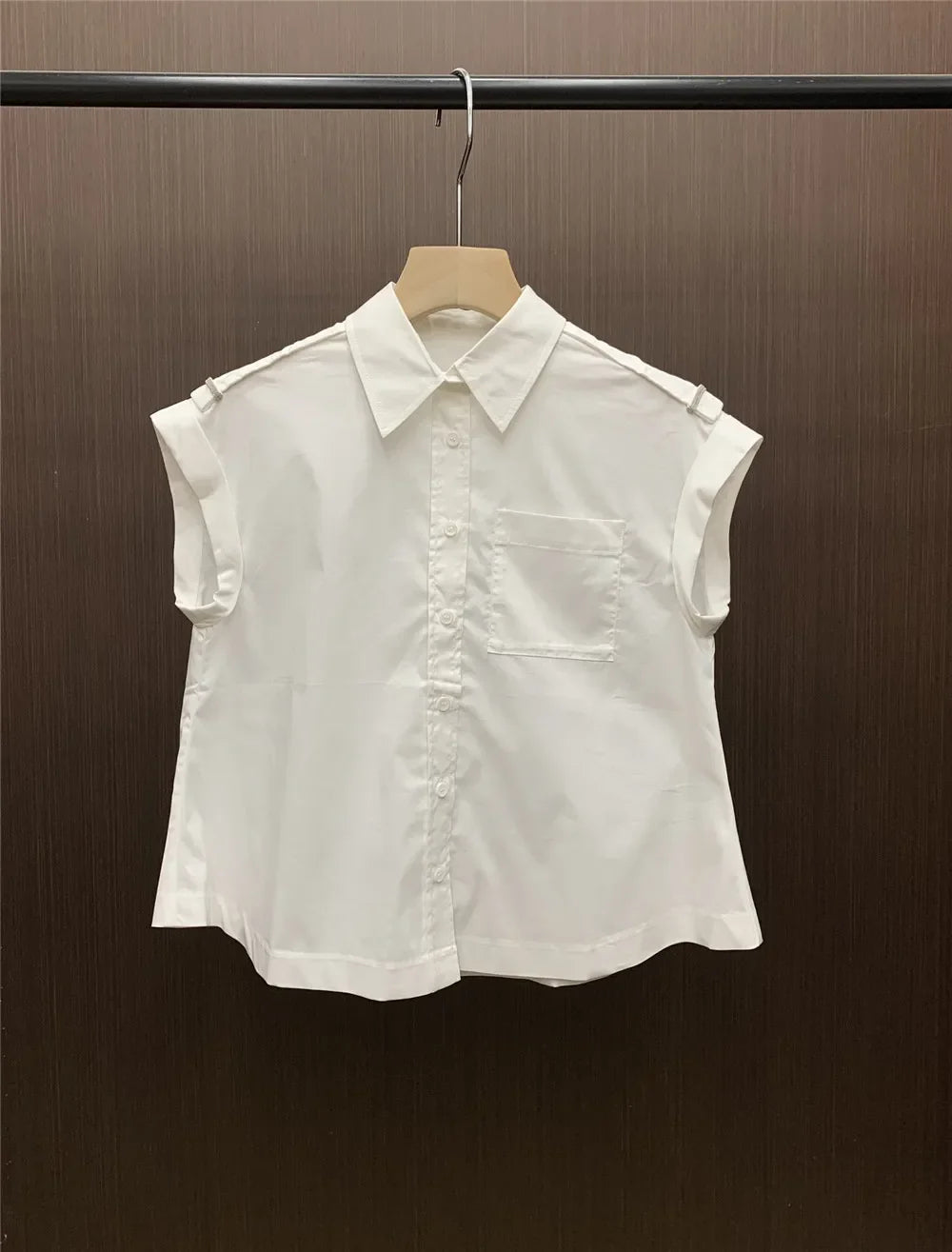 Mouwloze blouse met kralenketting Zonnegloed