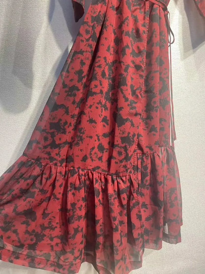 Bloesem Pracht Rode Bloemenprint Jurk met Gegolfde Veterjes