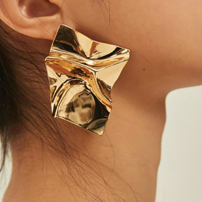 Dames Gouden Oorbellen met Sculpturale Vorm Lecha - Mode Vibes