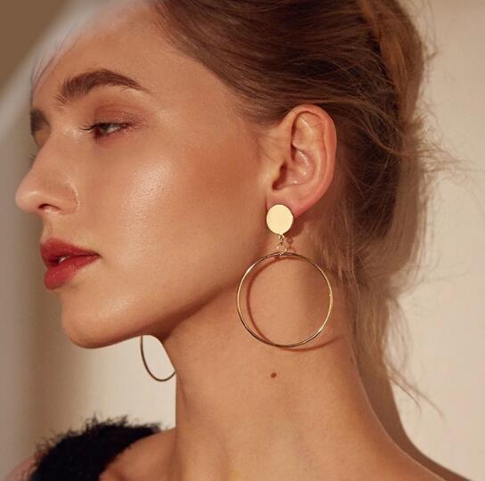 Dames Oorbellen Groot Rond met Schijf Detail - Mode Vibes