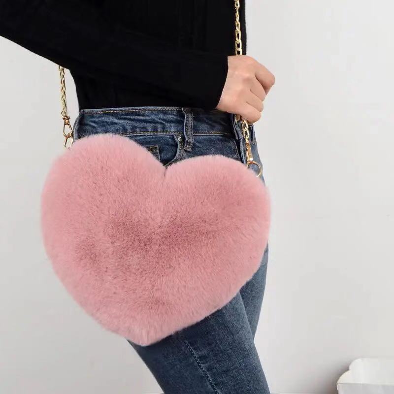 Dames Pluche Crossbody Tas Hartvormig met Ketting Details - Mode Vibes