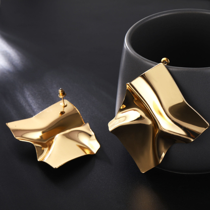 Dames Gouden Oorbellen met Sculpturale Vorm Lecha