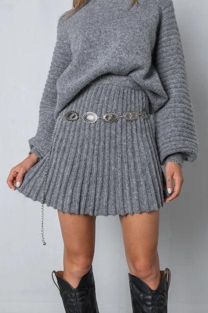 Betreed de Elegante Wereld van Elegance | Geplooide Trui en Rok Set