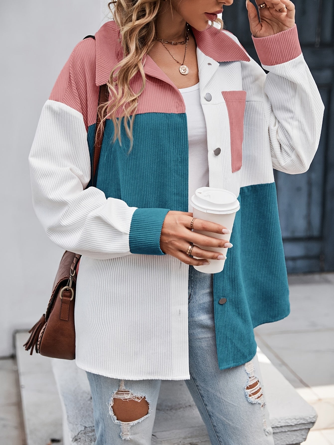 Vrouwelijke Blouse met Knoopsluiting en Mooi Patroon