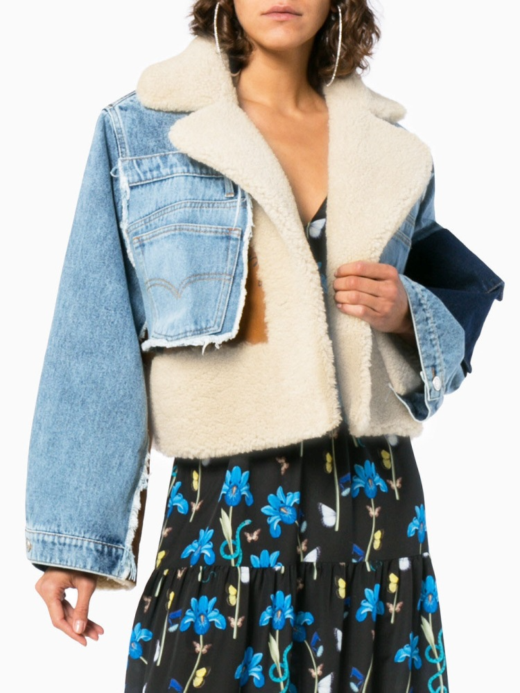 Korte Denim Sherpa Jas met Unieke Stofcombinatie - Mode Vibes