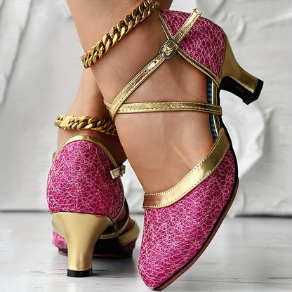 Elegante Hakken met Buckle Straps en Glanzend Leer