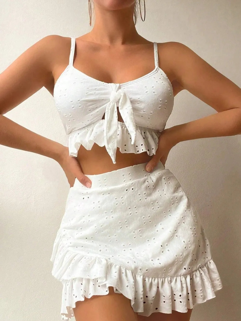 Vrouwelijke Ruffle Set van Eyelet Kant 2-Delig - Mode Vibes