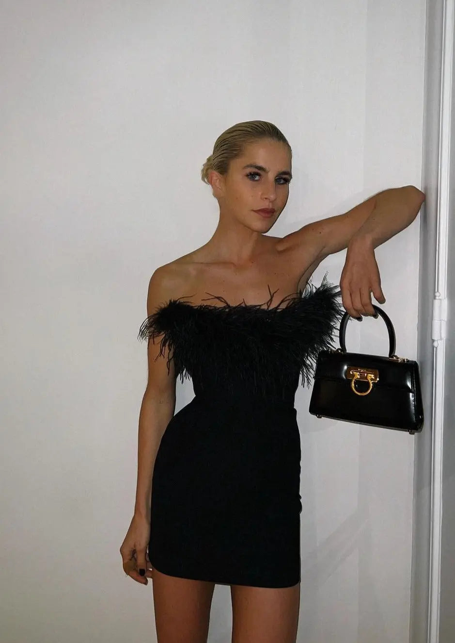 Elegante Minidress voor Vrouw met Tijdloos Design - Mode Vibes