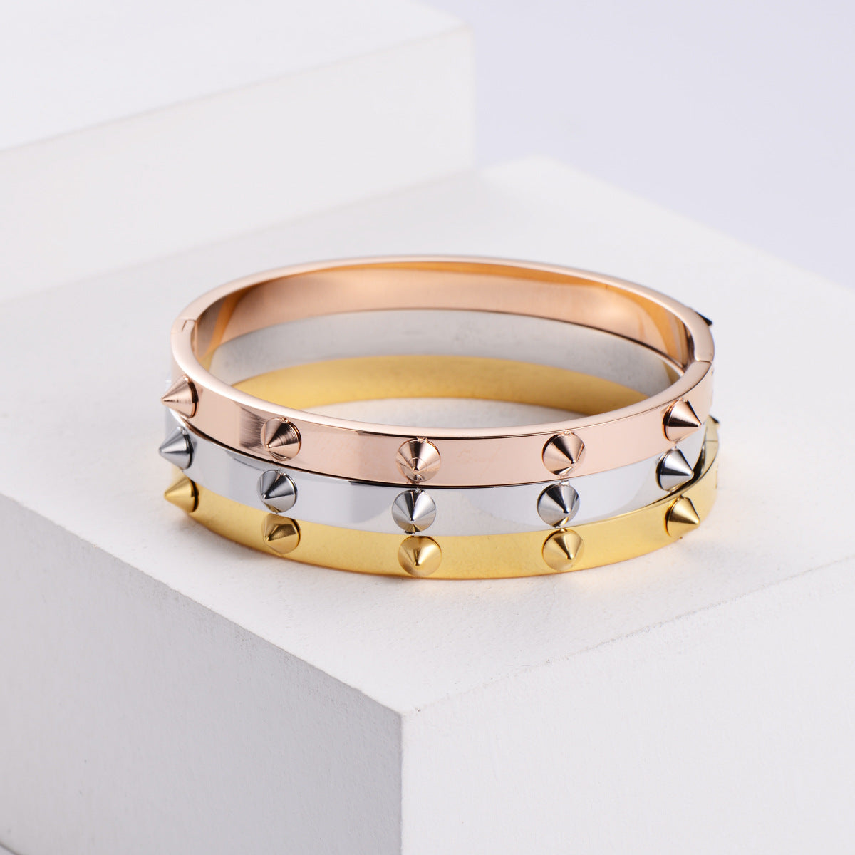 Dames RVS Armband met Studs Elegant Zilverkleurig