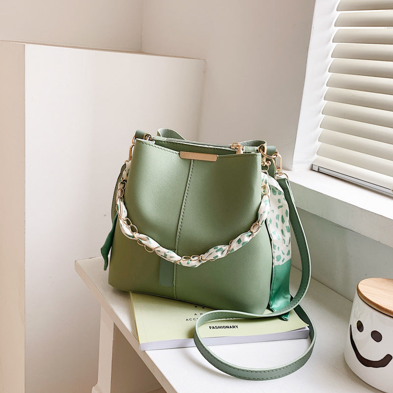 Dames Zomerse Crossbody Tas met Ketting Detail