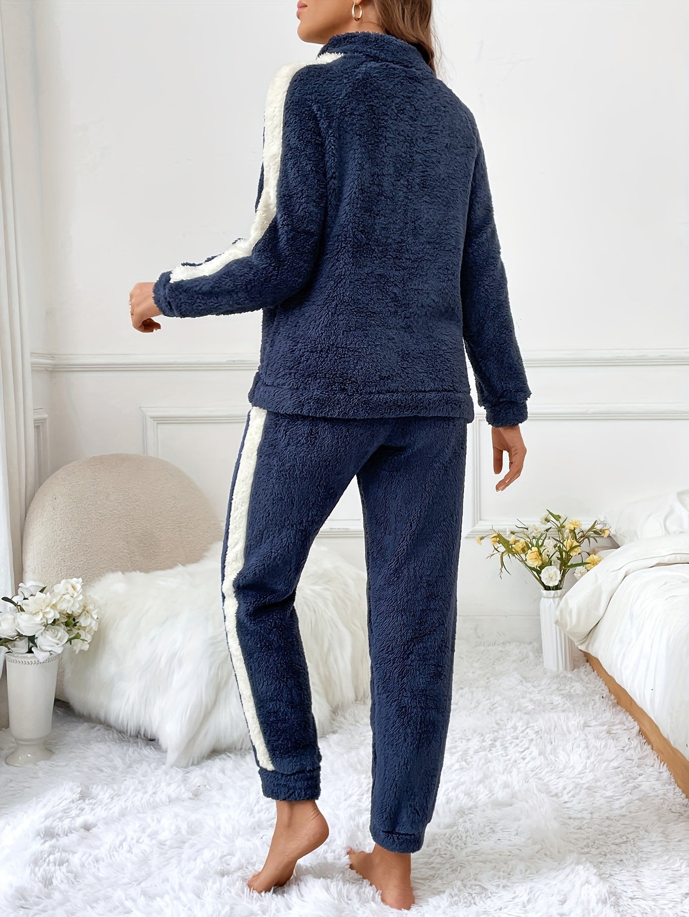 Zachte Pluche Pyjama Set met Kleuraccenten voor Dames