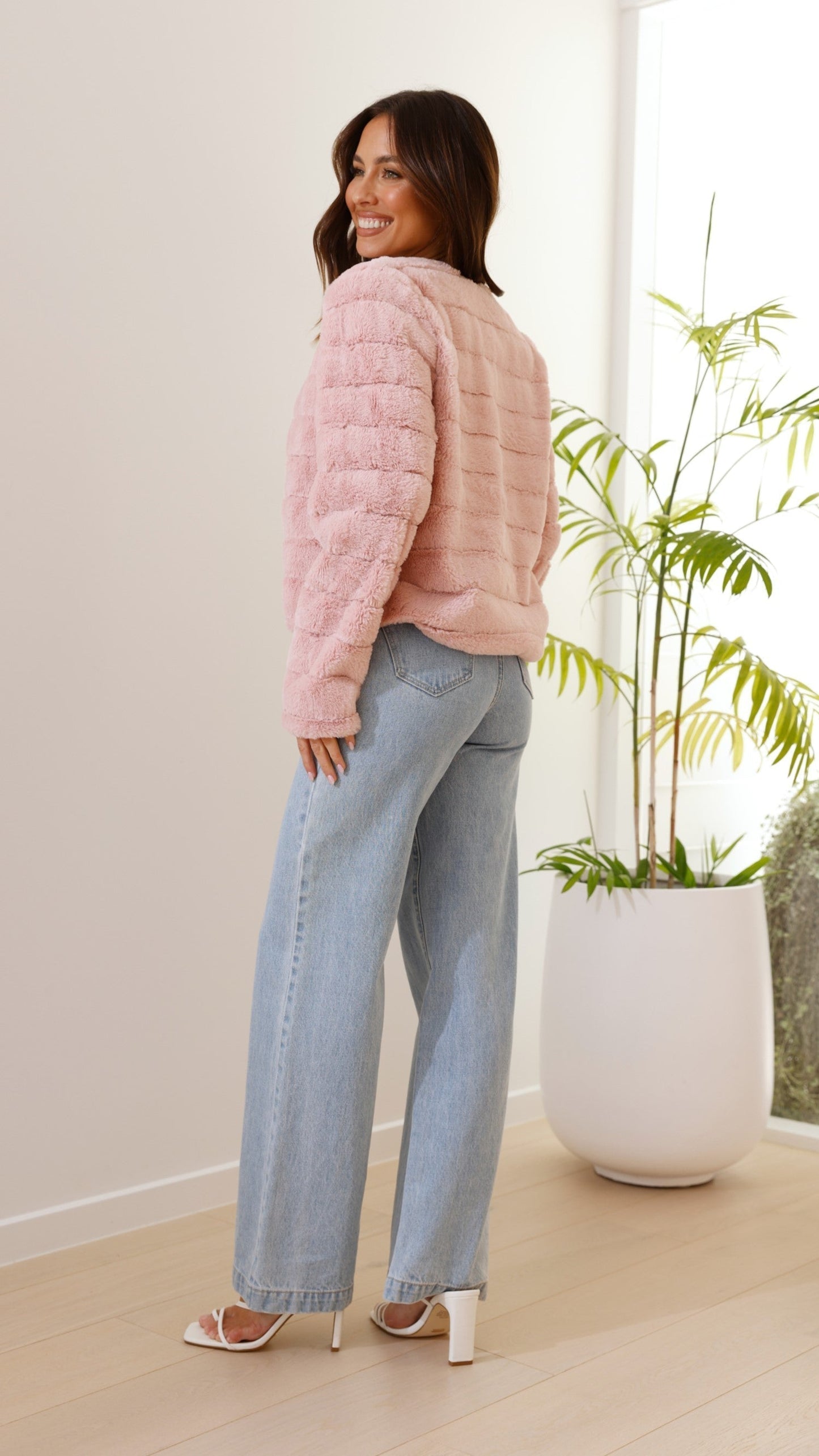 Dames Velour Jasje Crop Model Luxe Stof