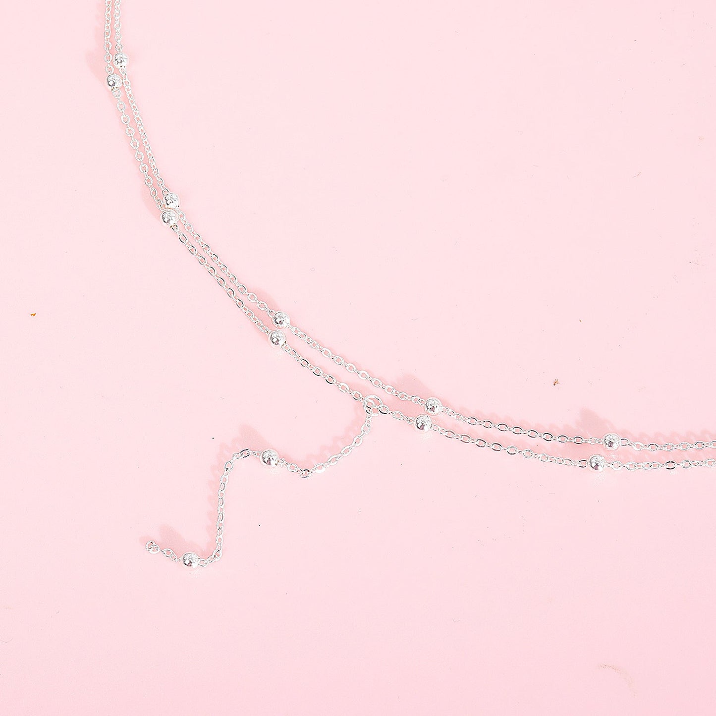 Ketting met Fijne Bolletjes en Elegante Hangende Oorbellen