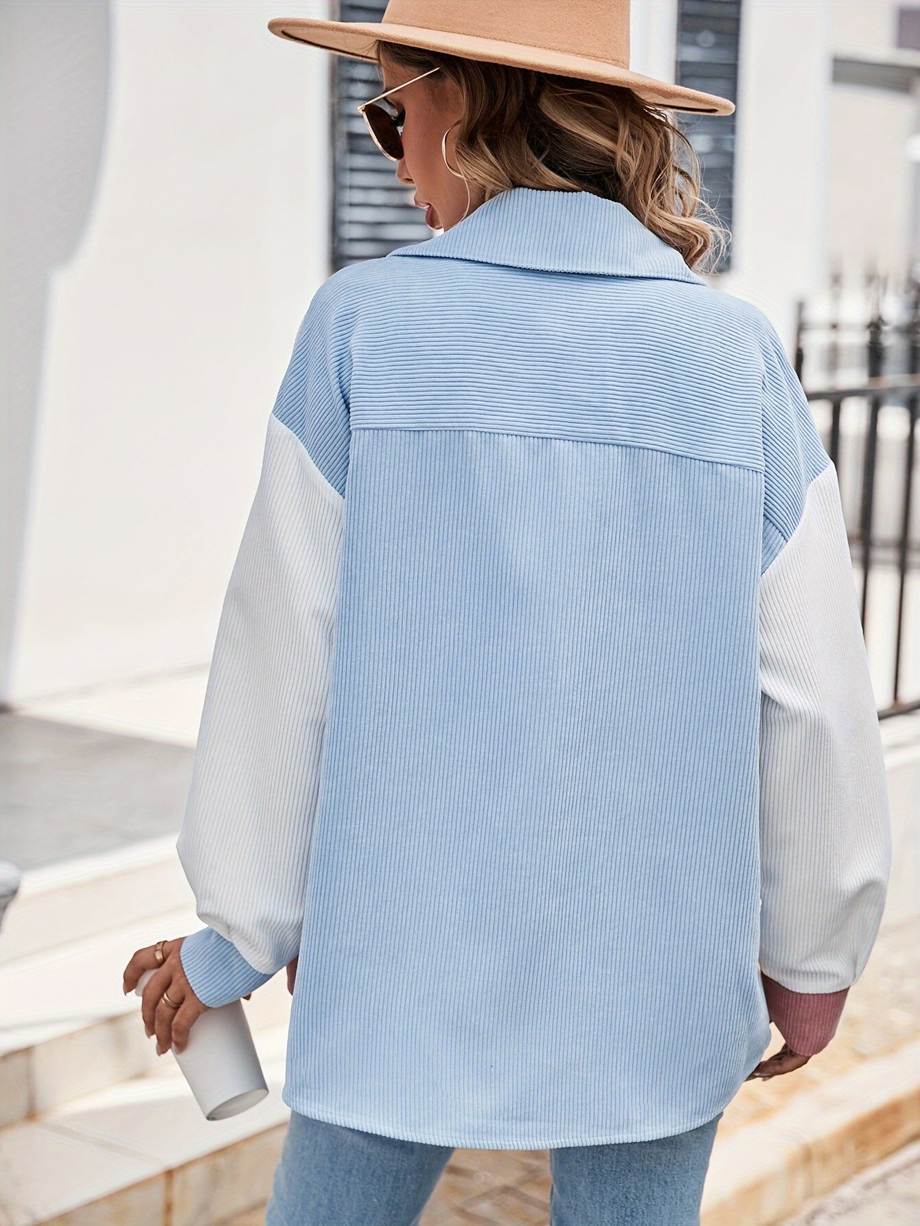 Vrouwelijke Blouse met Knoopsluiting en Mooi Patroon