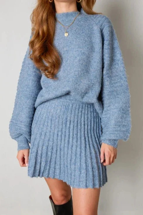 Betreed de Elegante Wereld van Elegance | Geplooide Trui en Rok Set