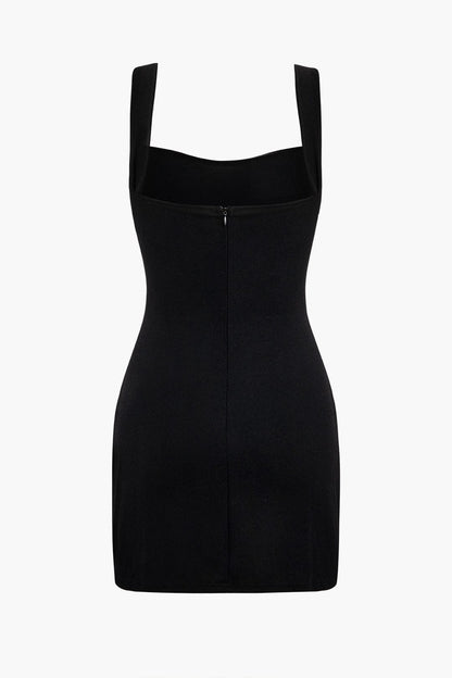 Zwarte Minidress met Gouden Ceintuur Elegante Avondjurk