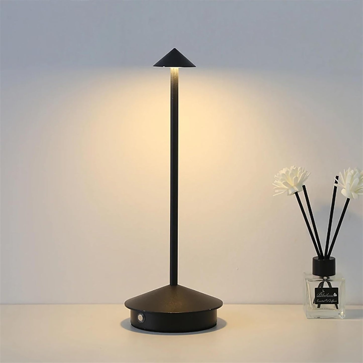 Stijlvolle LED Tafellamp Modern Design Robyn Arrow - Mode Vibes