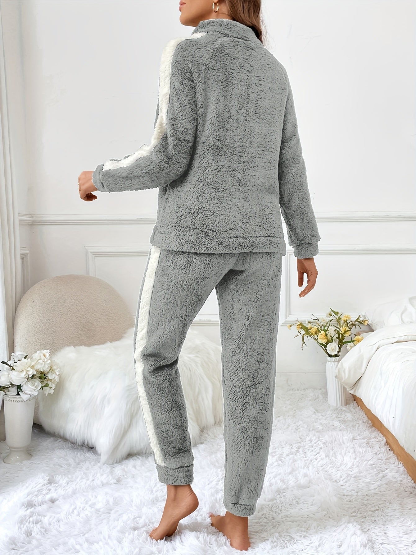 Zachte Pluche Pyjama Set met Kleuraccenten voor Dames