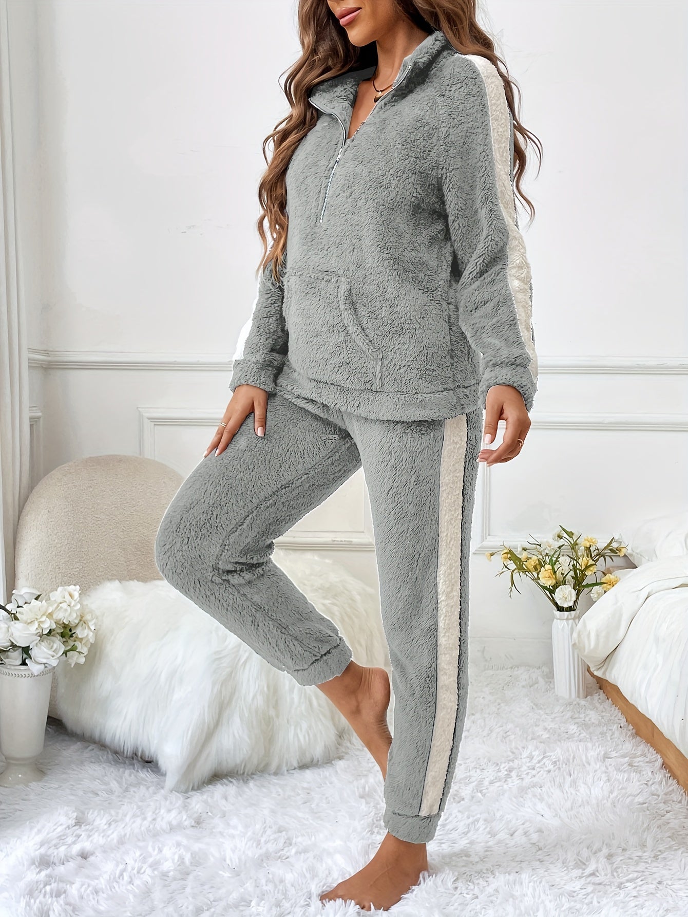 Zachte Pluche Pyjama Set met Kleuraccenten voor Dames