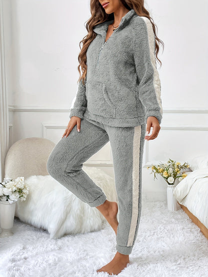 Zachte Pluche Pyjama Set met Kleuraccenten voor Dames