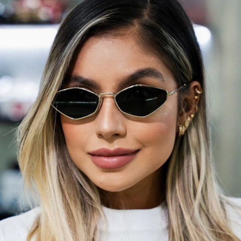 Dames Zonnebril Cat Eye met Metaal Montuur en Slank Design