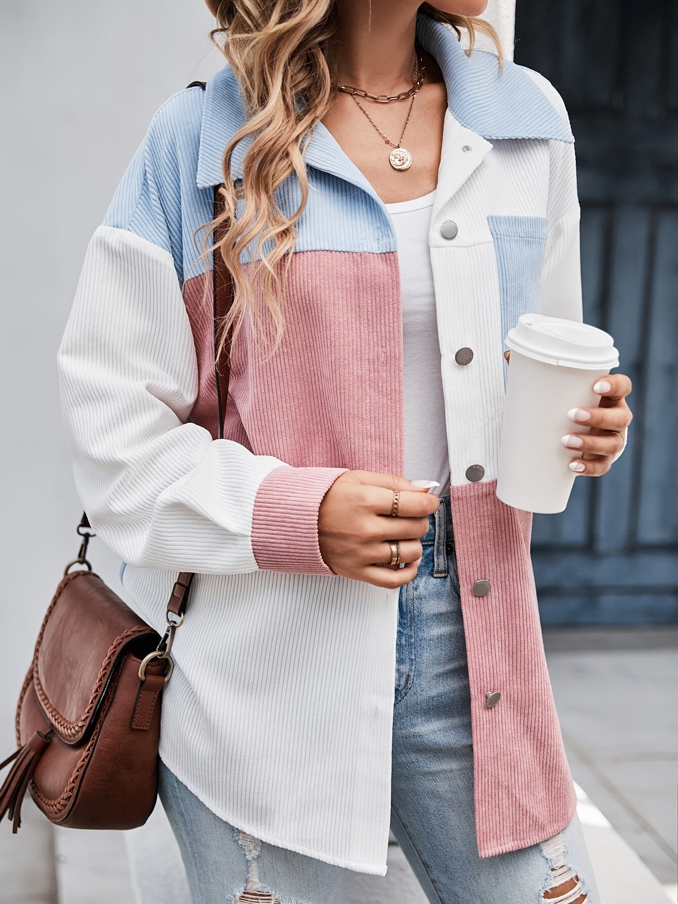 Vrouwelijke Blouse met Knoopsluiting en Mooi Patroon