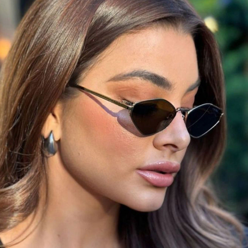 Dames Zonnebril Cat Eye met Metaal Montuur en Slank Design