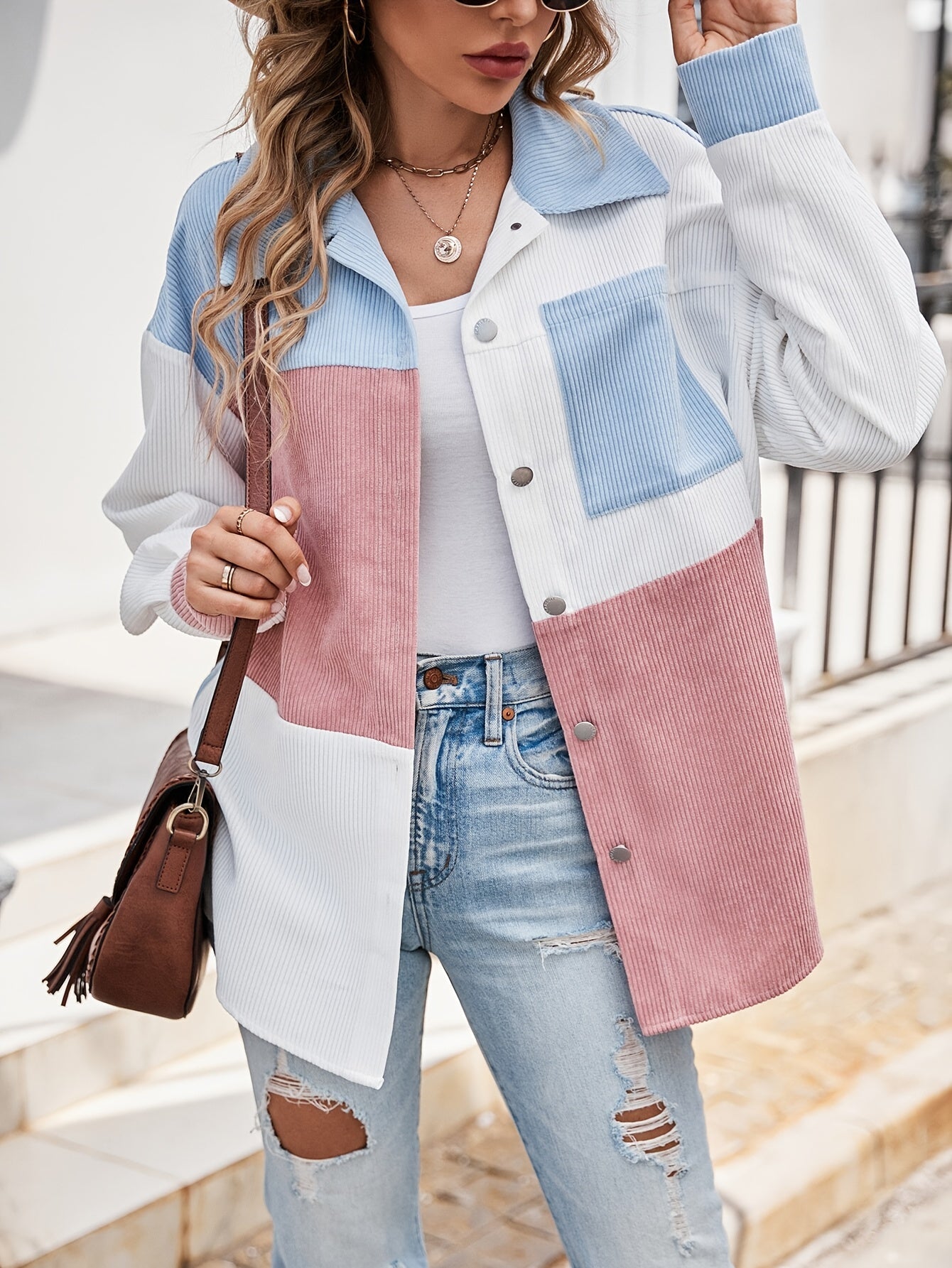 Vrouwelijke Blouse met Knoopsluiting en Mooi Patroon