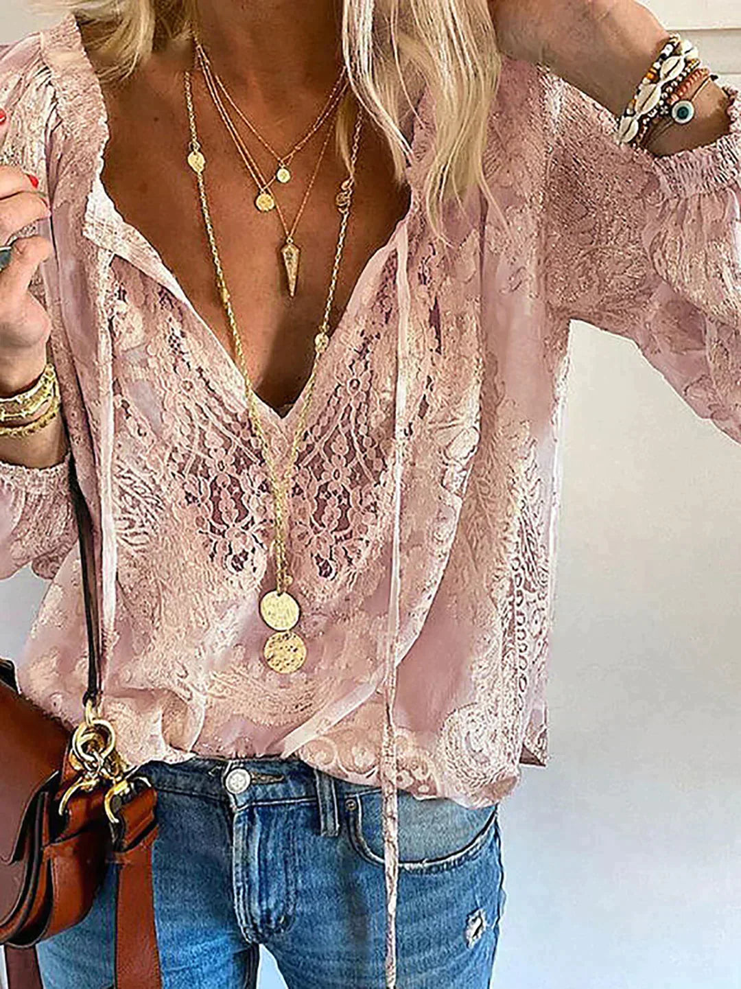 Vrouwelijke Blouse met Kanten Details en Vrouwelijke Mouwen
