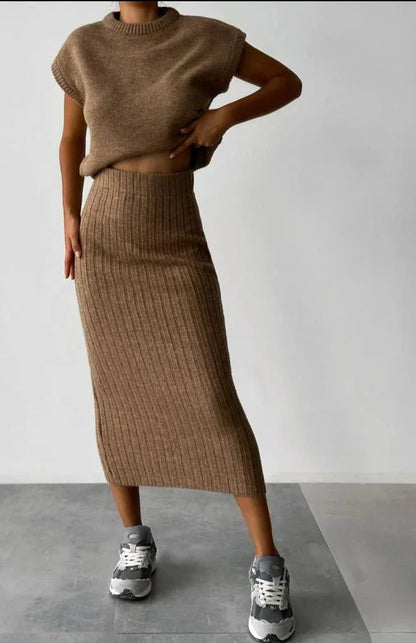 Betoverende Elegantie – Gebreide Rok en Mouwloos Vest Set voor Dames, Luxe Winter Ensemble